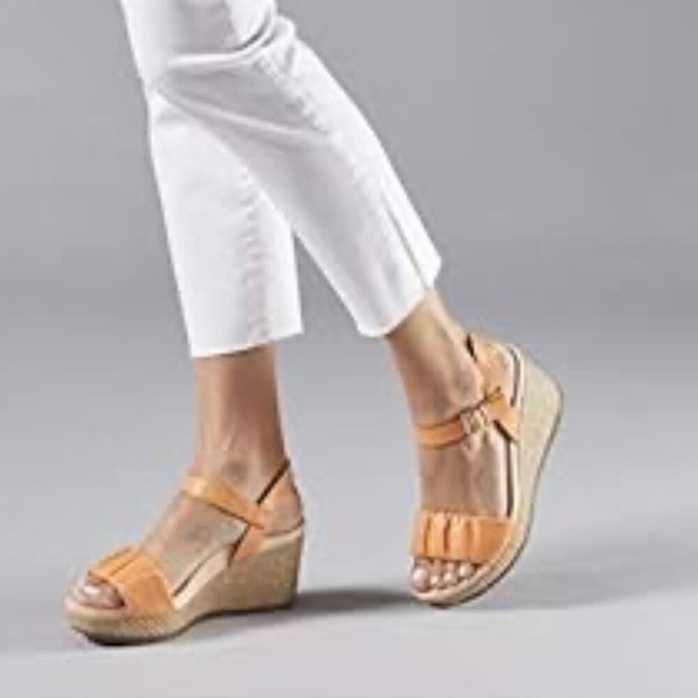 VIONIC Hoola Aileen Crocodile Strap Wedge Comfort Melon Sandals Women’s Sz 9.5